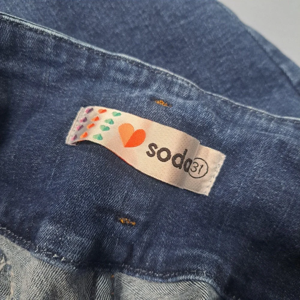 Soda High Waisted Skinny Jeans Medium Wash Triple Button‎ Grommet Detail Size 31